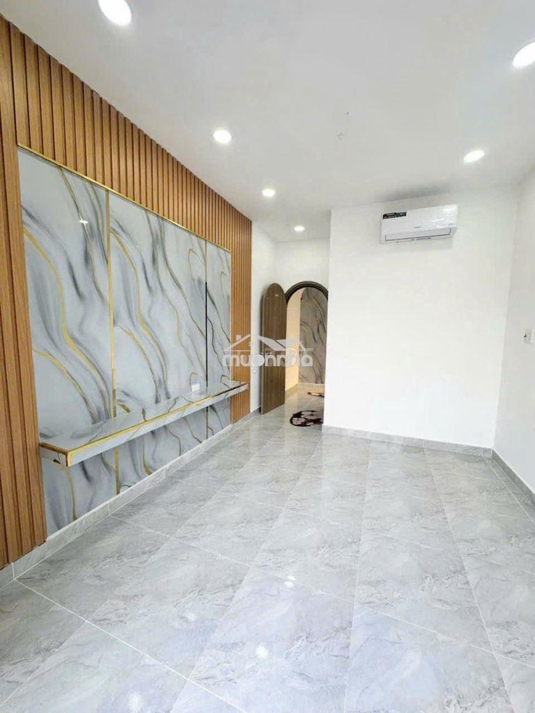 NHÀ PHỐ TRỆT 2 LẦU. CÓ 3PN 3WC. NGAY TRUNG TÂM Q4. HỖ TRỢ BANK - 4