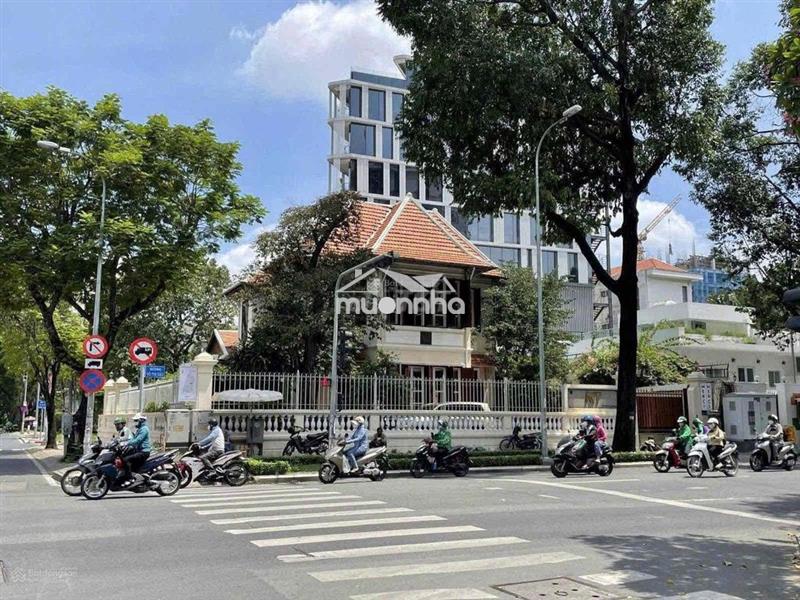 Cho thuê góc 3 mặt tiền quận 3