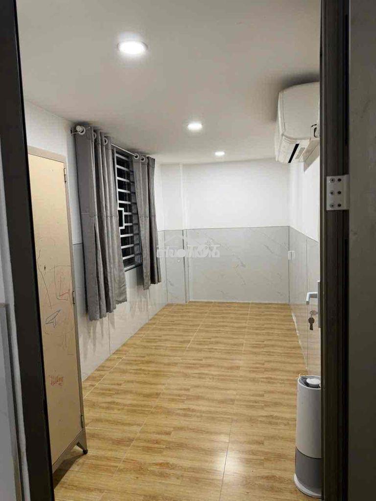 Nhà nguyên căn 1 trệt 1 lầu 2 phòng ngủ gần nhiều trường đại học lớn - 4
