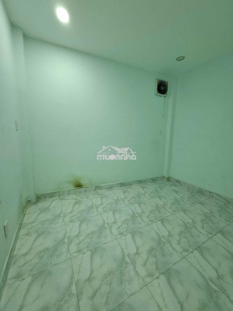 Cho thuê nhà nguyên căn cmt8 quận 3, dtsd 96m2, sát mặt tiền, hẻm 3m - 2