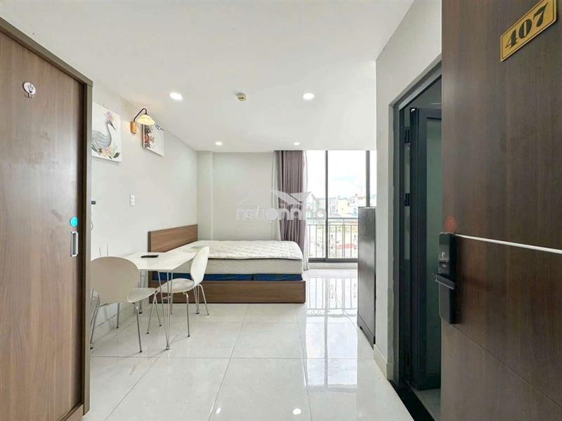 Căn hộ studio 40m2 ban công thang máy hầm xe giáp quận phú nhuận