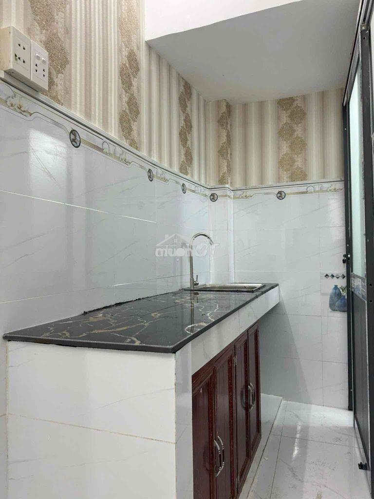 3 tầng - ngang 2.1m x dài 8m - shr - hẻm thoáng - ko quy hoạch - 2