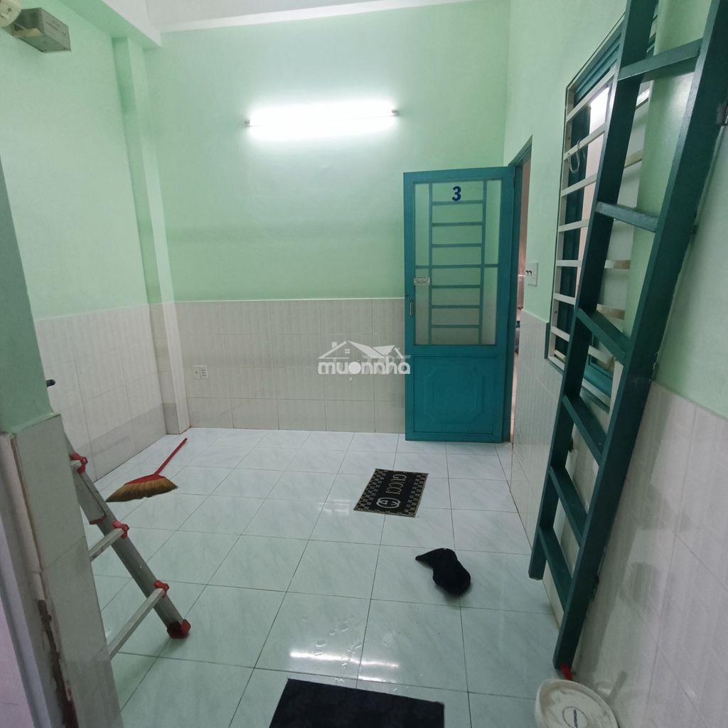 Phòng máy lạnh ban công -nước nóng giờ gấc tự do - 4