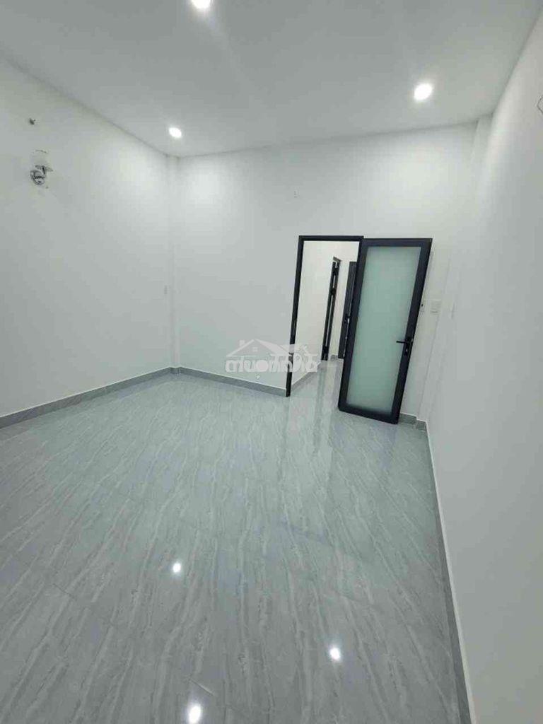 Nhà đẹp 2 tầng gần mặt tiền phạm văn bạch tân bình 36m2 chỉ 4,68 tỷ - 4