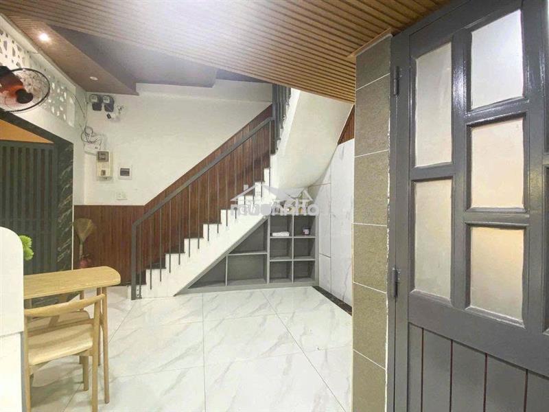 Cho thuê nhà, hbg, 4xx/ sư vạn hạnh, p.9, quận 10. gần mặt tiền.