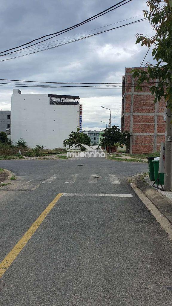 Trung lập 3 , lock ngay cổng 10 tòa chung cư