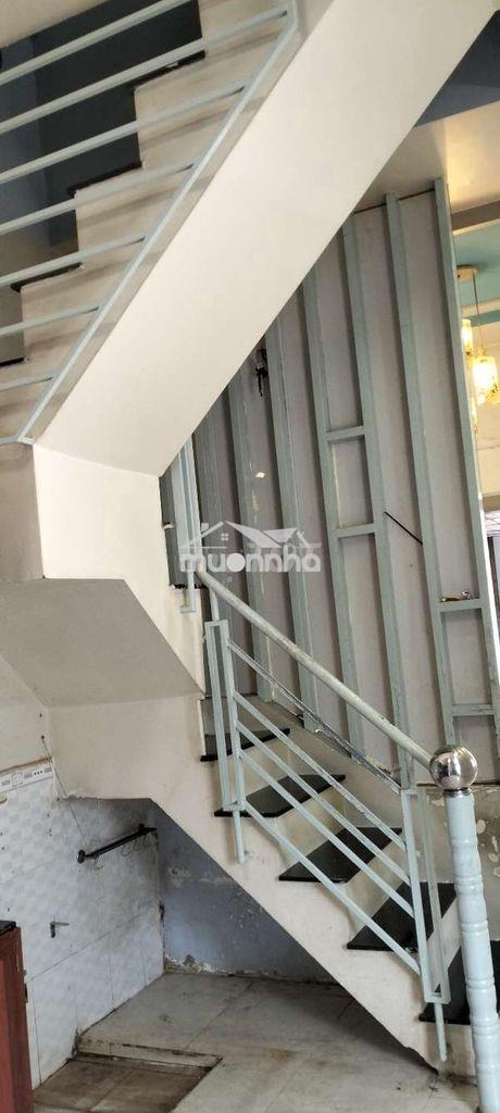 Nhà nguyên căn dt 3,5❌12 trệt 1 lầu+1lửng đúc 3pn2wc hẻm 3 gác thông  - 4