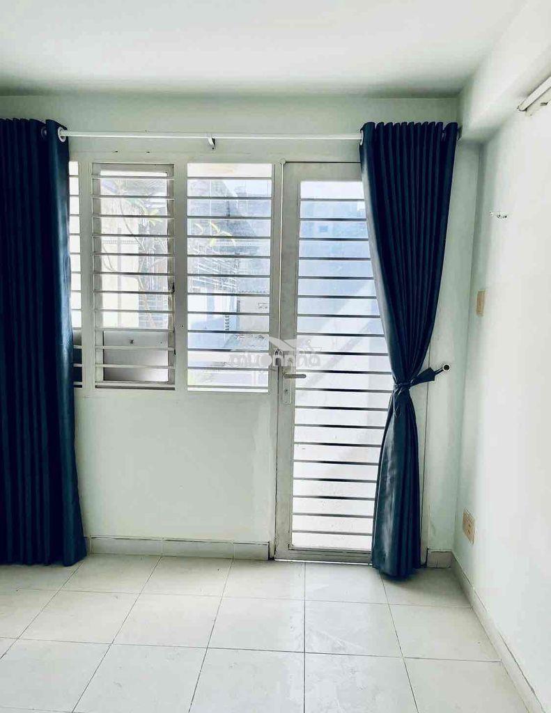Nhàmới xinh, 1 trệt, 1lầu + 1lửng, sân phơi rộng,2p. ngủ 2m. lạnh - 4