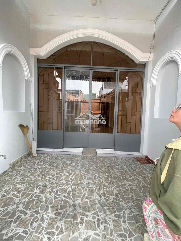 Cho thuê nhà đường dương văn dương 4x18m, cấp 4 gác lửng 2pn