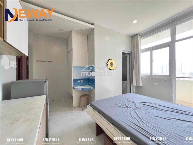 Studio ban công sạch sẽ gần cầu chữ y và chỉ tính điện nước