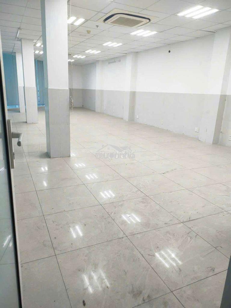 Cho thuê nhà nguyên căn góc 2 mặt tiền đường trần hưng đạo. q5 - 2