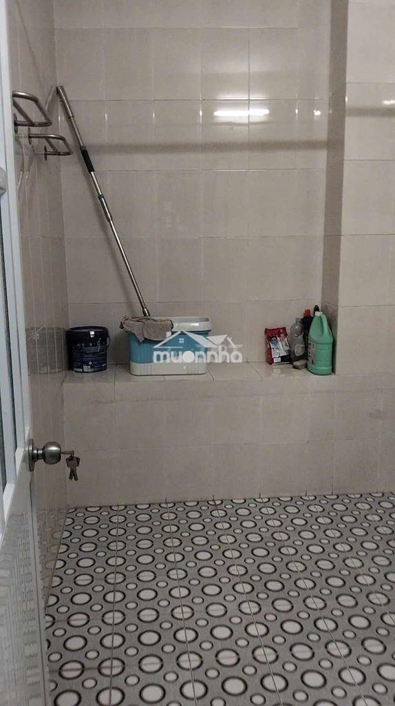 Phòng trống 30m2, có cửa sổ , wc riêng, gần trường thpt nguyễn trãi - 3