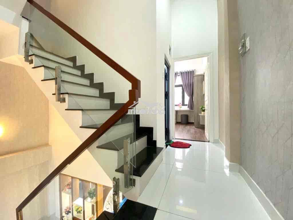 Ô tô ngủ nhà ~50m2 - 4 tầng - sẵn nội thất - gần emart 2 - 6 tỷ nhú - 4