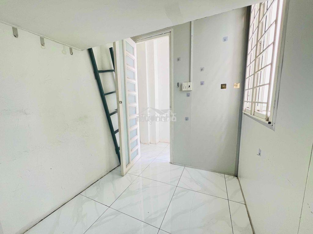 Cho thuê phòng gác máy lạnh, ngay sát sân bay nhà ga t3 - 4