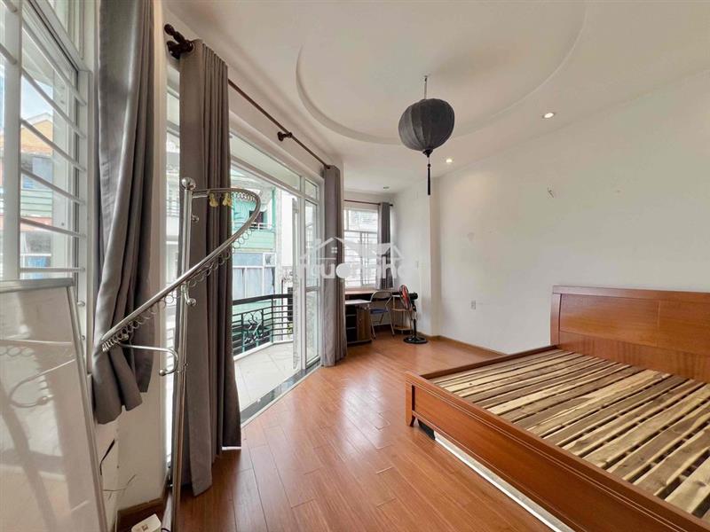 Cho thuê căn 45m2 1 phòng ngủ + phòng khách + phòng bếp ngay bàn cờ