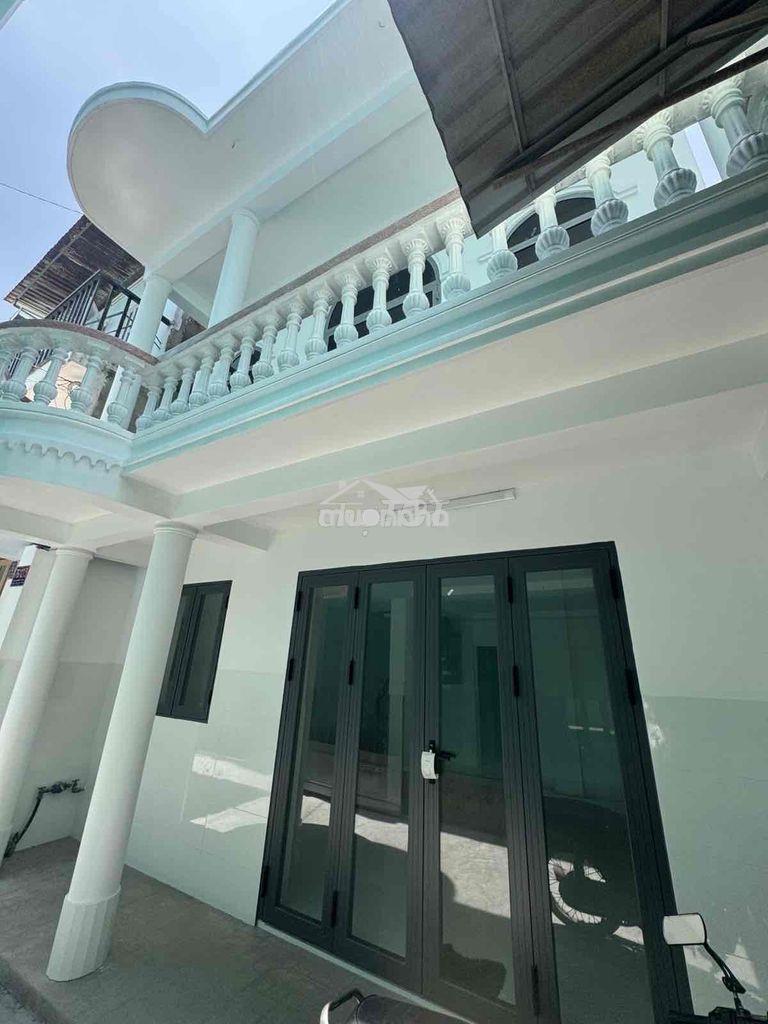 Rất ngộp ! ngay chợ thủ đức 50m2 + 2 tầng vị trí đẹp