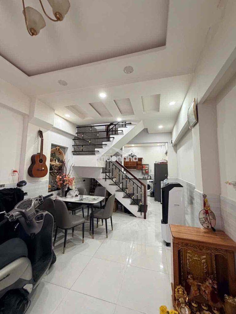 - Nhà bán dương bá trạc p2 q8  - dt : 3,5m x 9,5m
