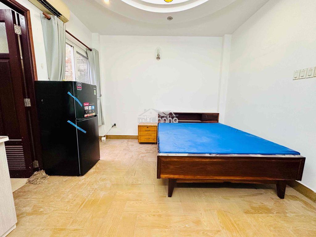 Phòng cho thuê cửa sổ lớn - ngay đại học ueh - oto tận cửa - giờ tự do - 2