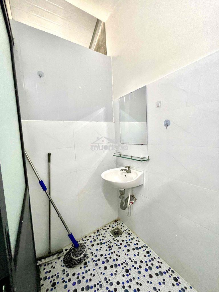 Gần bến xe q8 giá 3tr3 sẵn máy lạnh ở liền được wc riêng - 3