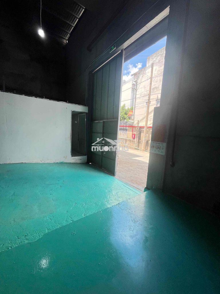 📍 Diện tích: 500m² (300m² trệt + 200m² lầu 1) - 2