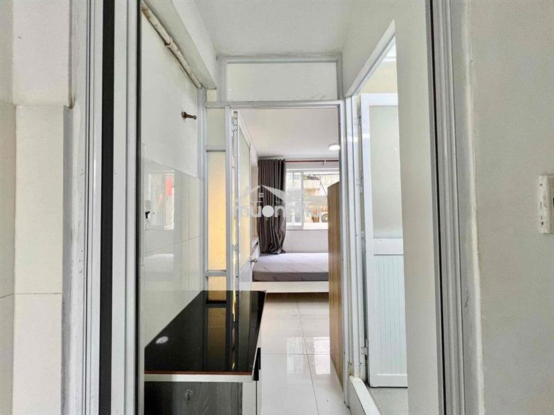 Căn hộ ngay ueh 2pn nguyên sàn full nội thất có cửa sổ thoáng