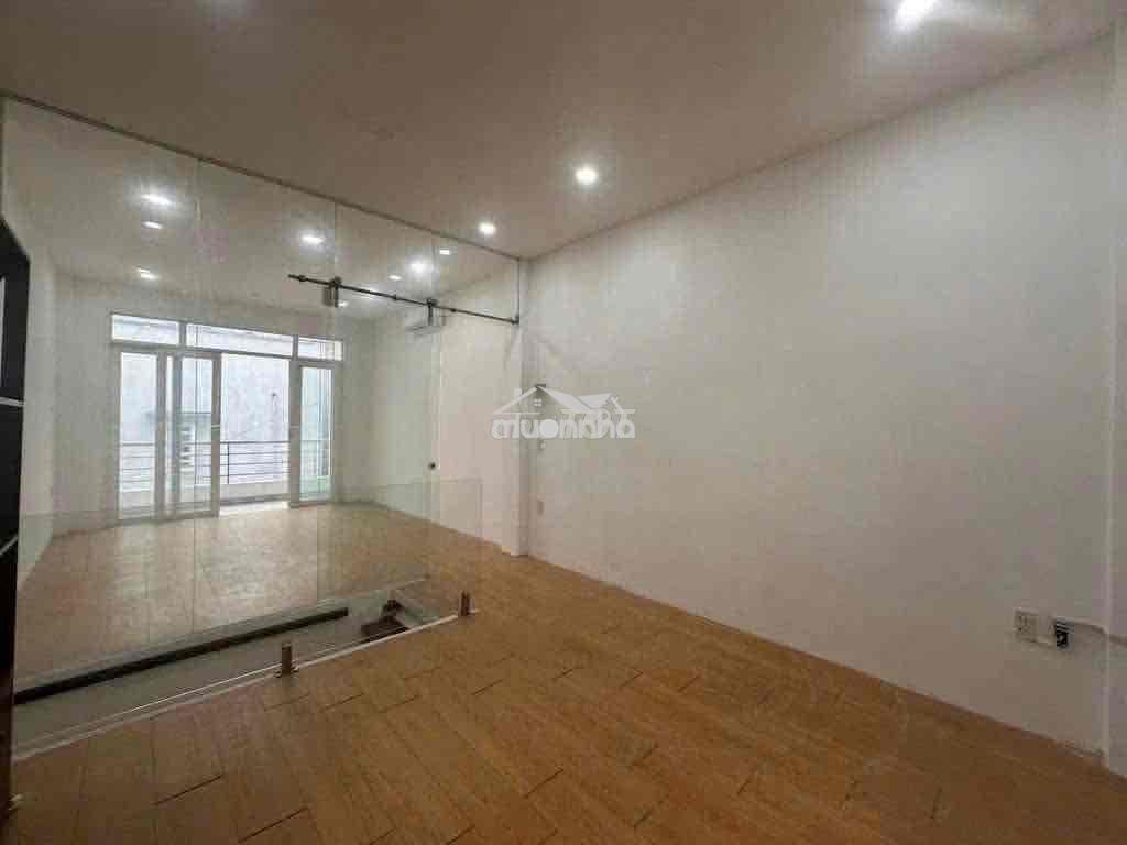 Nguyên căn hẻm lớn hoàng hoa thám phường 6 bt 2 lầu chỉ 13.5 triệu - 2