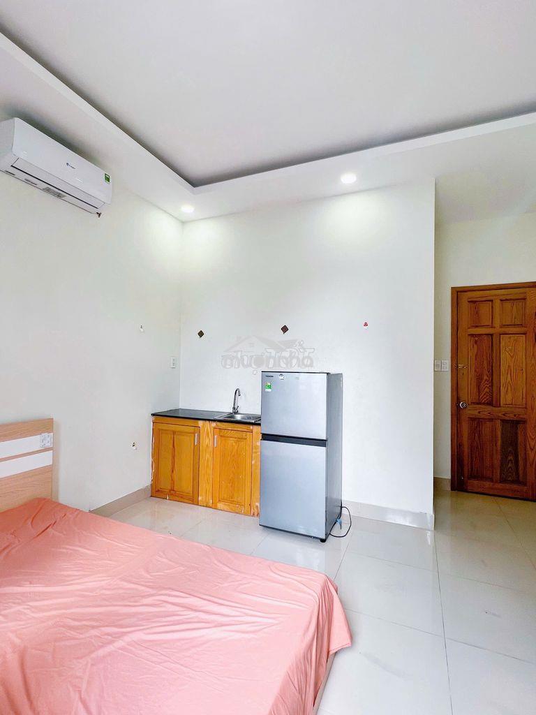 Phòng chdv - sân bay tsn - cửa sổ lớn - ban công riêng - 3
