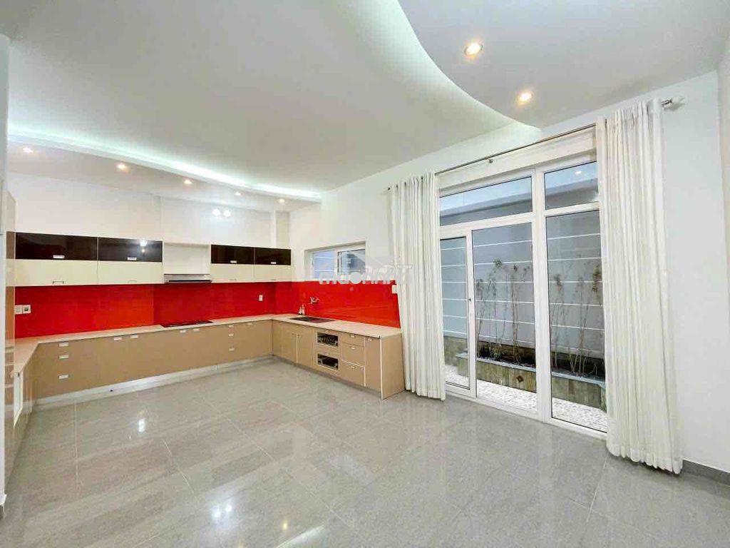 Nhà đẹp,sân rộng rãi,mt đường 85 tân quy q7 - 2