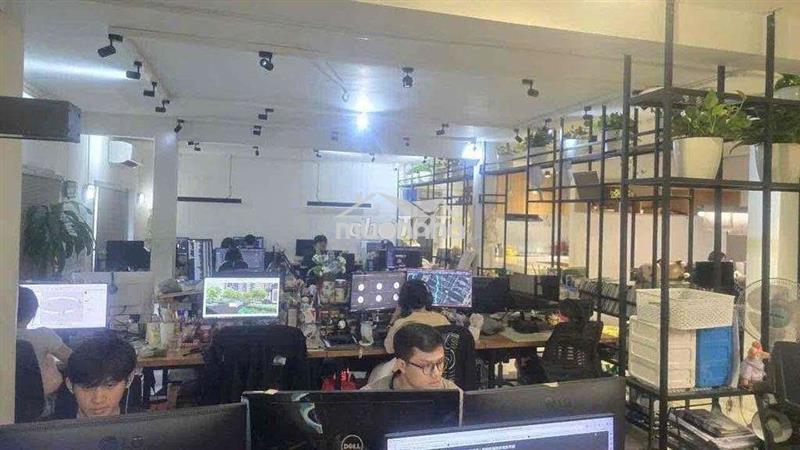 Chung cư l6 có thang máy. 145m2 3pn, ngay góc nguyễn du. giá chỉ 3x