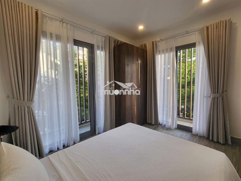 Cho thuê căn hộ nhiều ánh sáng - nội thất gỗ - kế bên sala, bason