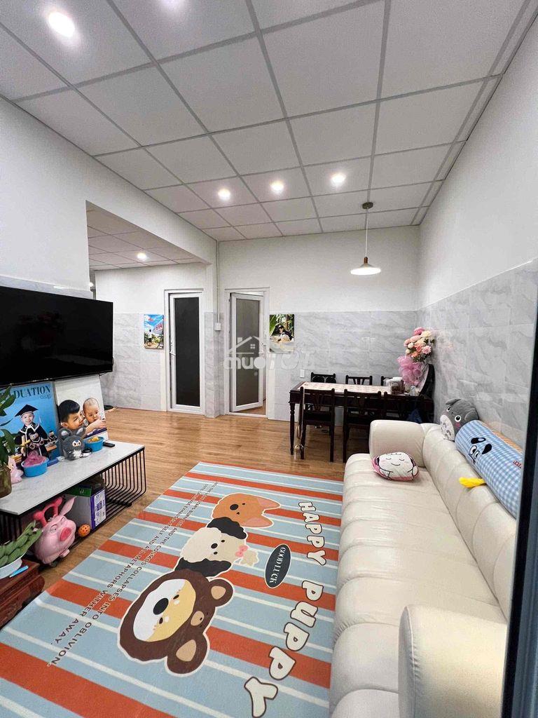 Bán nhà 100m2 có chỗ đỗ ô tô ngay chợ cẩm lệ, giá chỉ 3 tỷ 49
