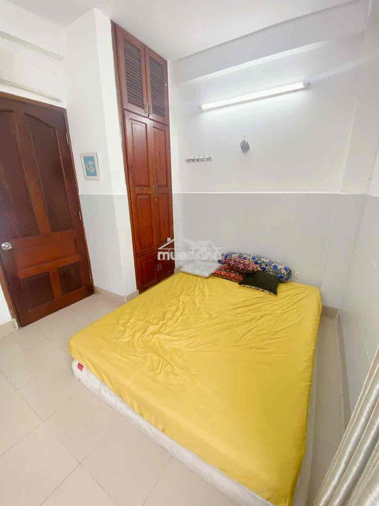 Phòng có cửa sổ trời quận 1 - 3