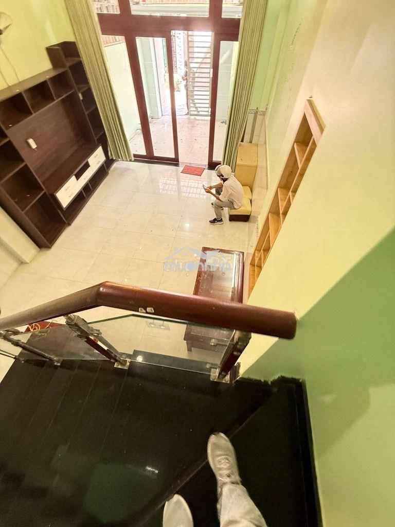 Cho thuê nhà 3 tầng , hùynh tấn phát, giáp quận 7. - 2