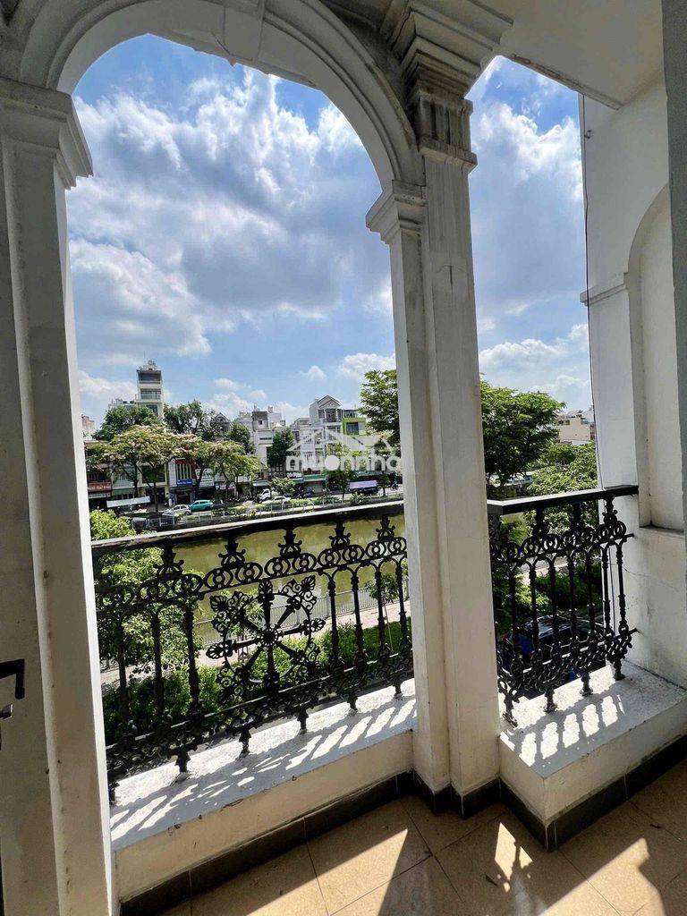 Studio ban công full nội thất ngay bờ kè - q3 - 2