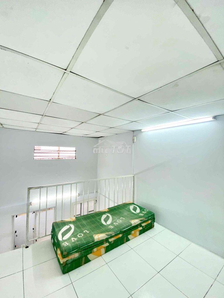 Phòng trọ giá rẻ gần khu chiết xuất tân thuận, mặt tiền đường