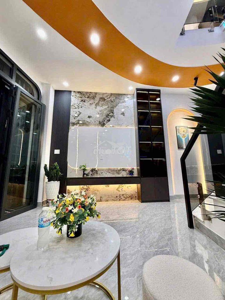 Hơn 4 tỷ nhà đẹp dt nở hậu 5.5m đường tô ký ngay phần mềm quang trung - 3