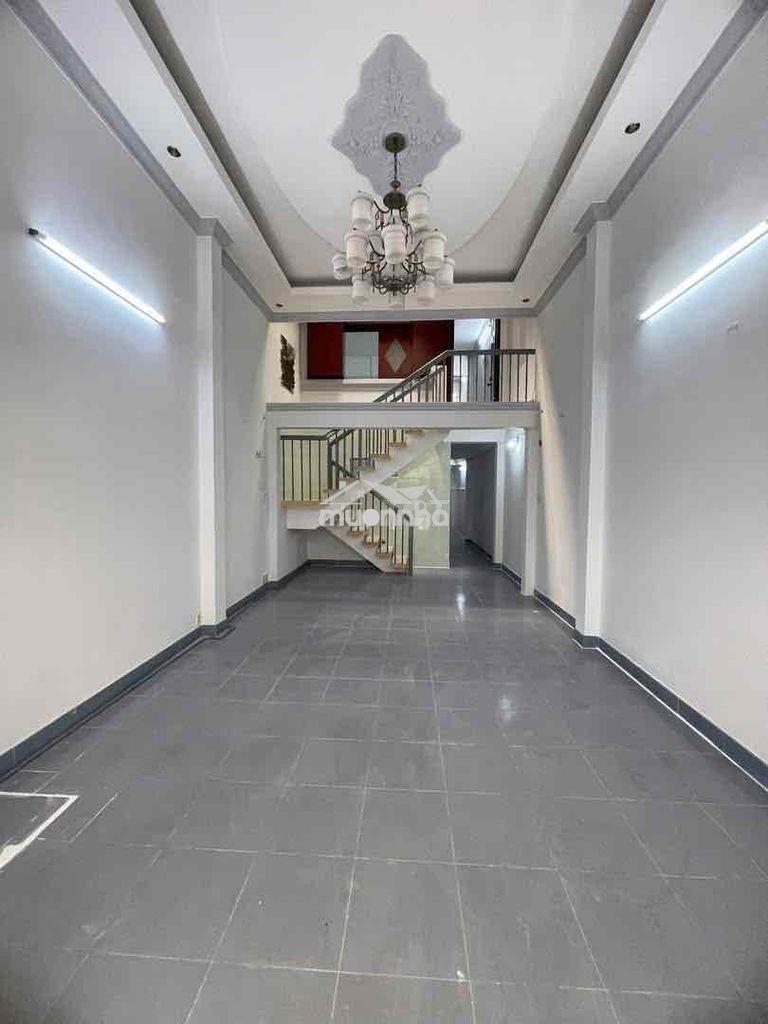 Cho thuê nhà hxh âu cơ p10 tân bình. dt: 4m x 18m trệt lưng giá 12tr