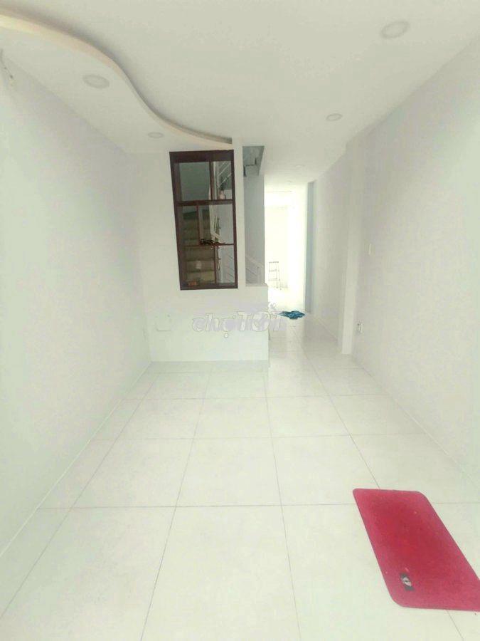 Nhà 4 tầng - dòng tiền sẵng 300tr/năm - hẻm xe hơi võ văn kiệt quận 5