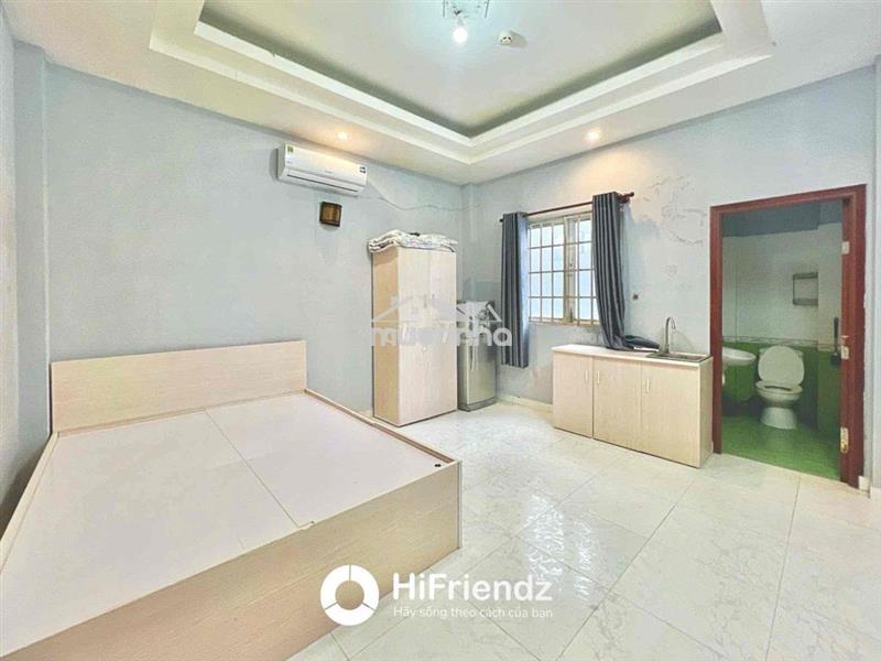 Studio cửa sổ thoáng đối diện parc mall đi bộ qua stu có thang máy