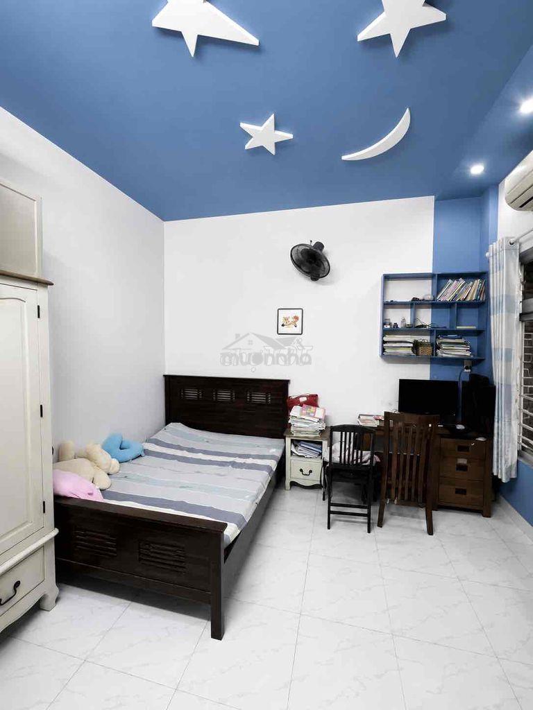 Nhà 2 tầng hẻm xe hơi sát đường đình phong phú