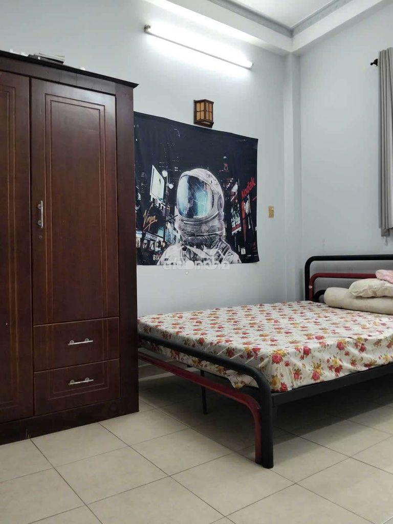 Phòng đẹp có cửa sổ, có máy lạnh, điện nước rẻ gần đh nguyễn tất thành