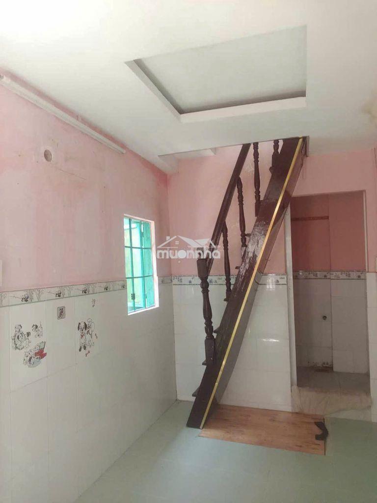 Nhà cách mạng tháng 8,có 1 trệt,2 lầu,2wc. - 2