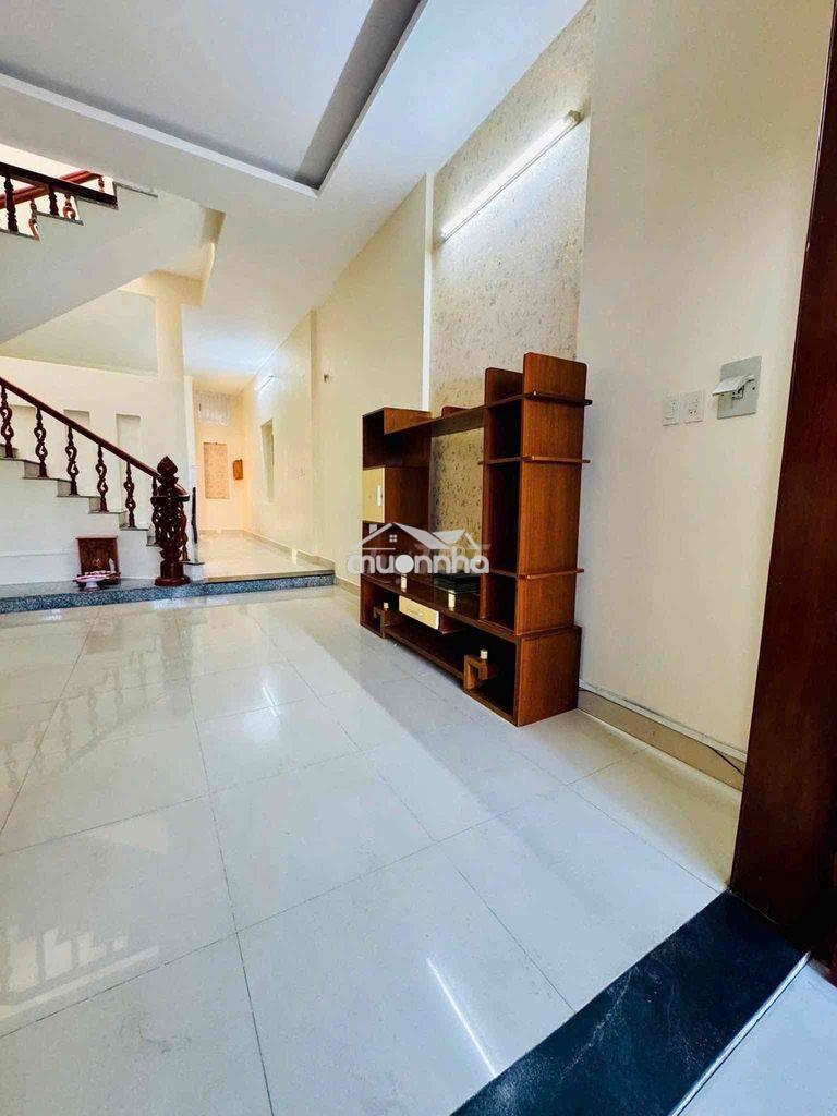 Cho thuê nhà 4phòng ngủ sân xe ô tô gần chợ phú hoà - 2