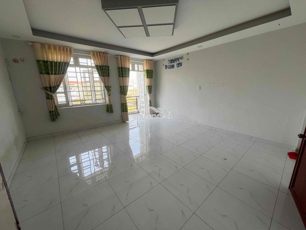 Phòng 35m2 ban công riêng, toilet riêng - 2