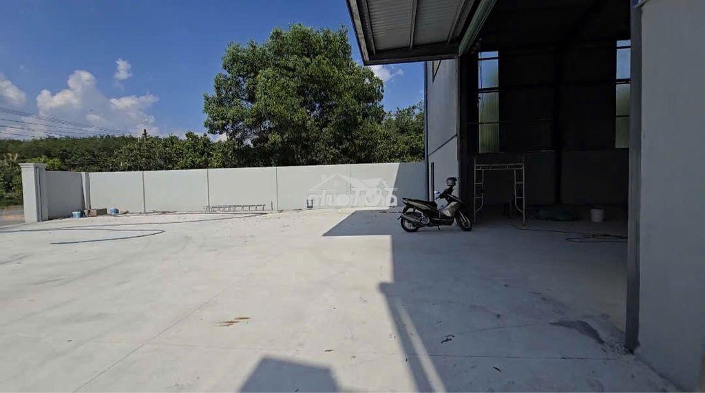 Cho thuê xưởng mới 900m2 tân uyên ,gía 50tr pccc vách tường đường cont - 2