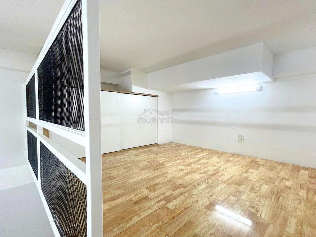 Phòng gác cao cuối lý thánh tông gần vhu, huflit, đầm sen. giá 3x - 3
