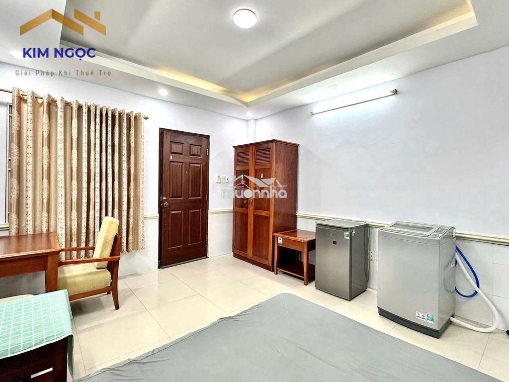 Phòng gần huit cửa sổ có máy giặt riêng đầy đủ nội thất - 4