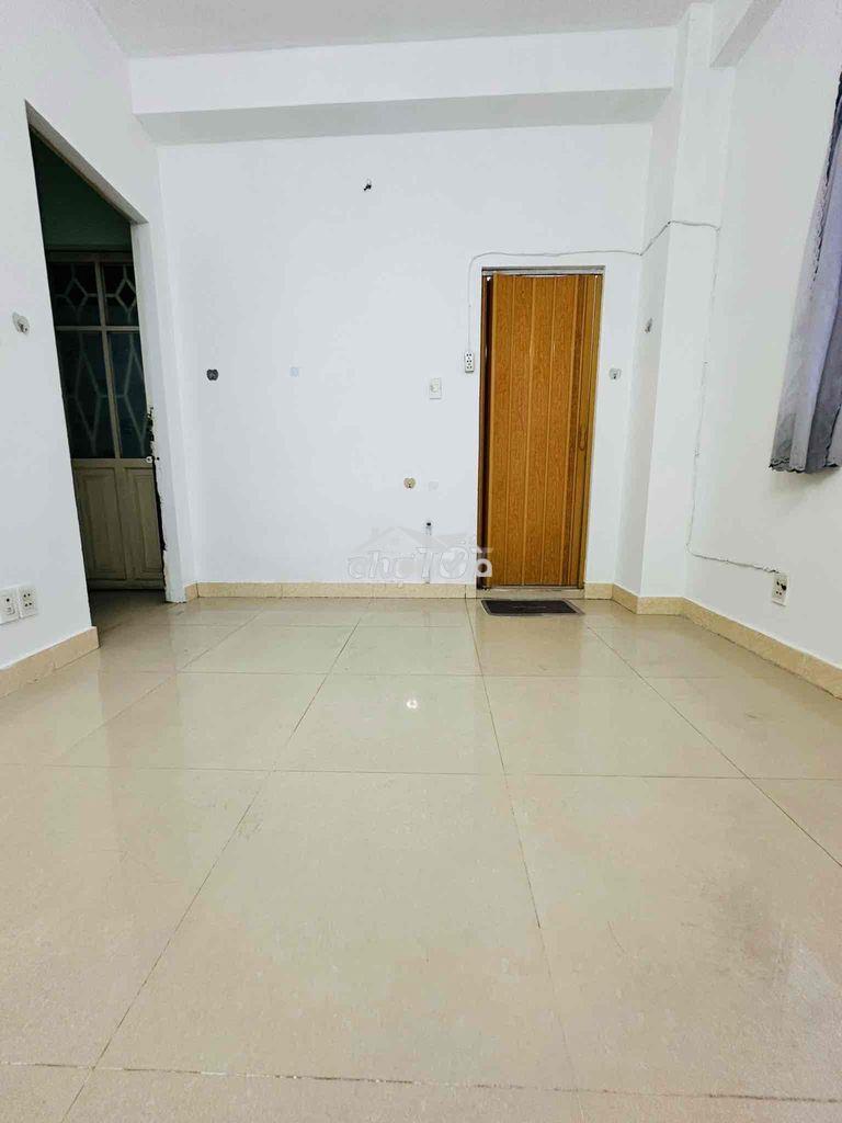Có phòng cho thuê giá:2.2 tr có lối đi riêng q4 chính chủ