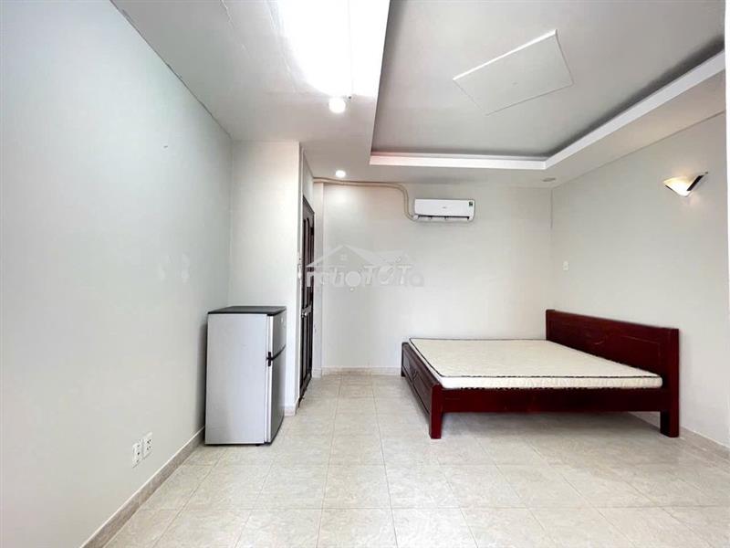 Cho thuê phòng full nt . giá 6,5tr . 1pn + bếp. ban con cửa sổ . 43m2