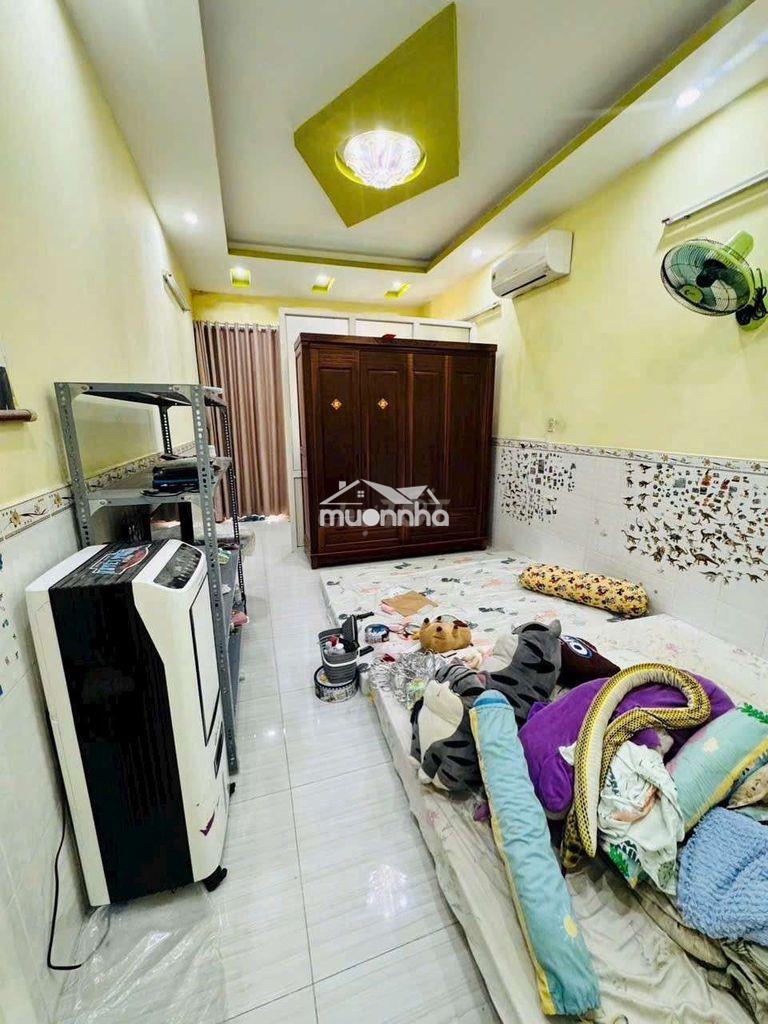 Đang sơn sửa mới 4x20m 3 phòng
